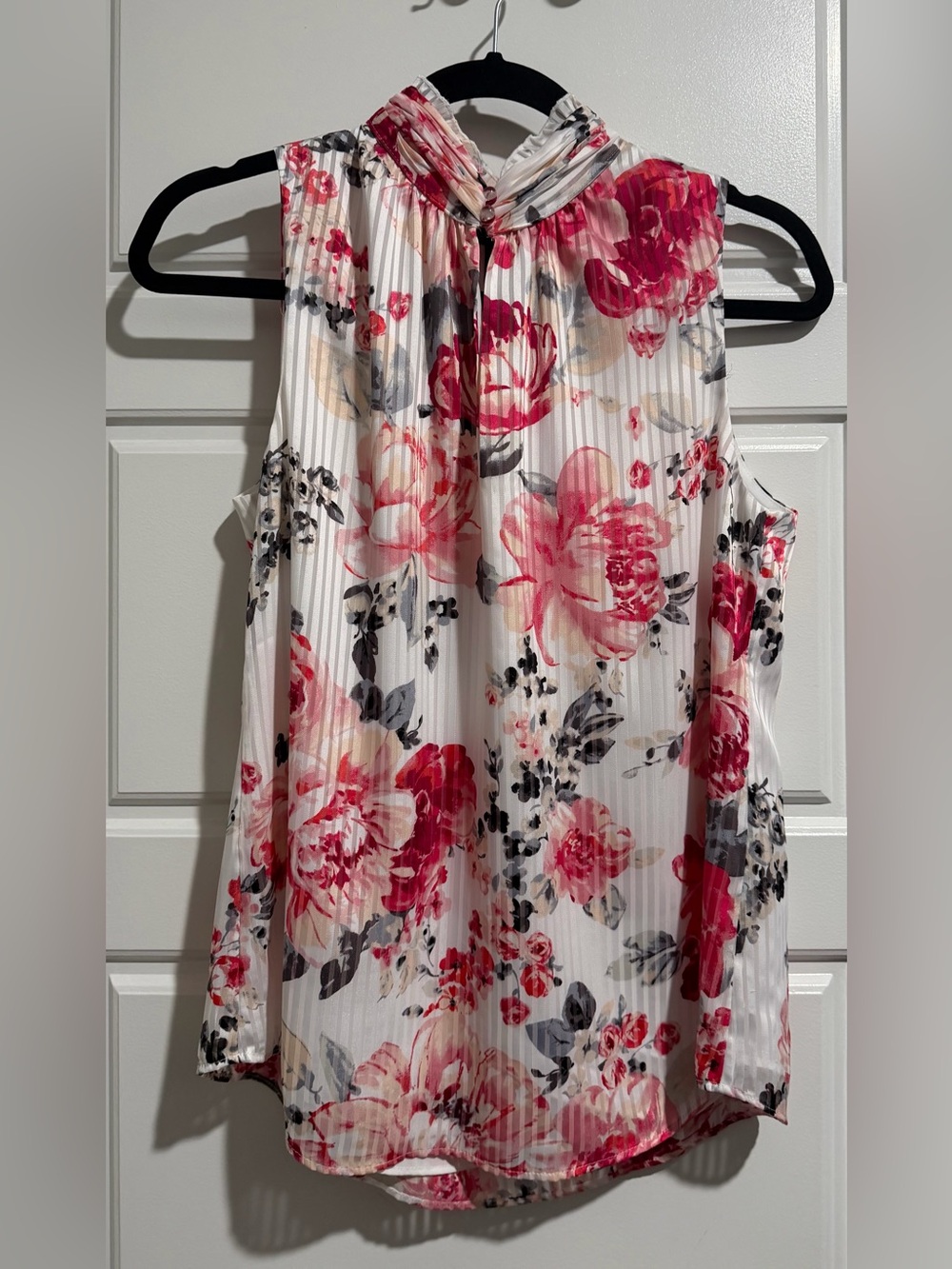 White House Black Market Pink and White Floral Pleated Sleeveless Top